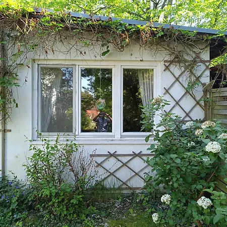 Holiday home Gartenhaus In Potsdam Wilhelmshorst *